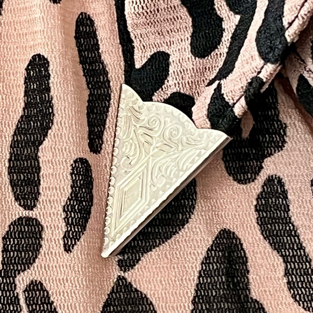 Leopard Print Button-Up Blouse - Picture 3 of 10